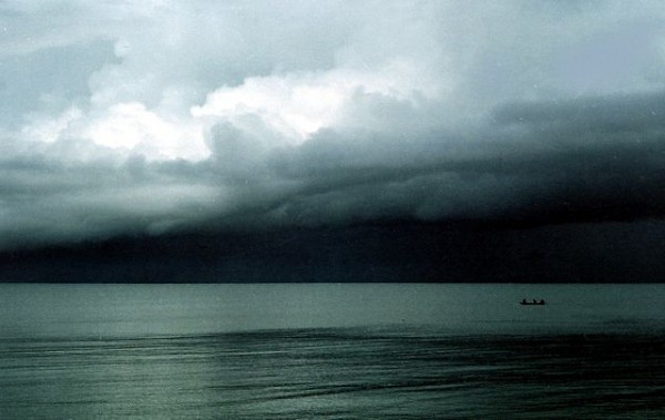 640px-Dark_storm_clouds