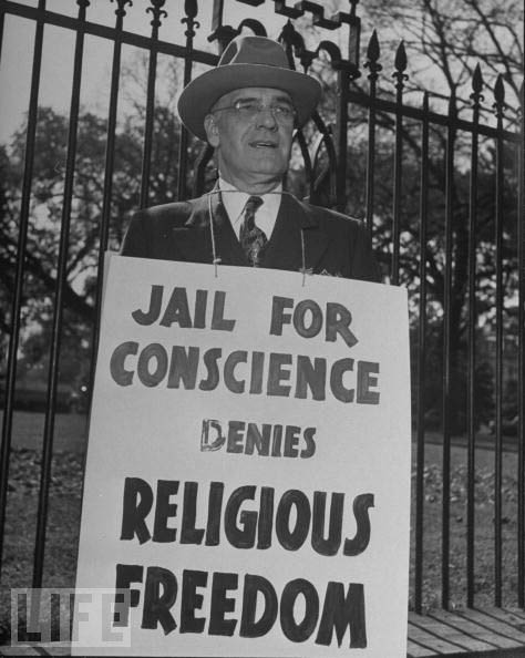 conscientious objector kim davis freedom of religion